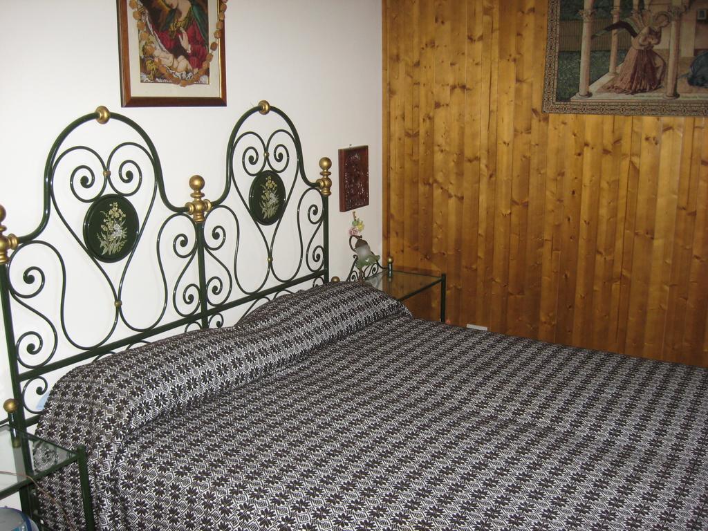 Le Tre Rose Montagna Διαμέρισμα Camigliatello Silano Δωμάτιο φωτογραφία